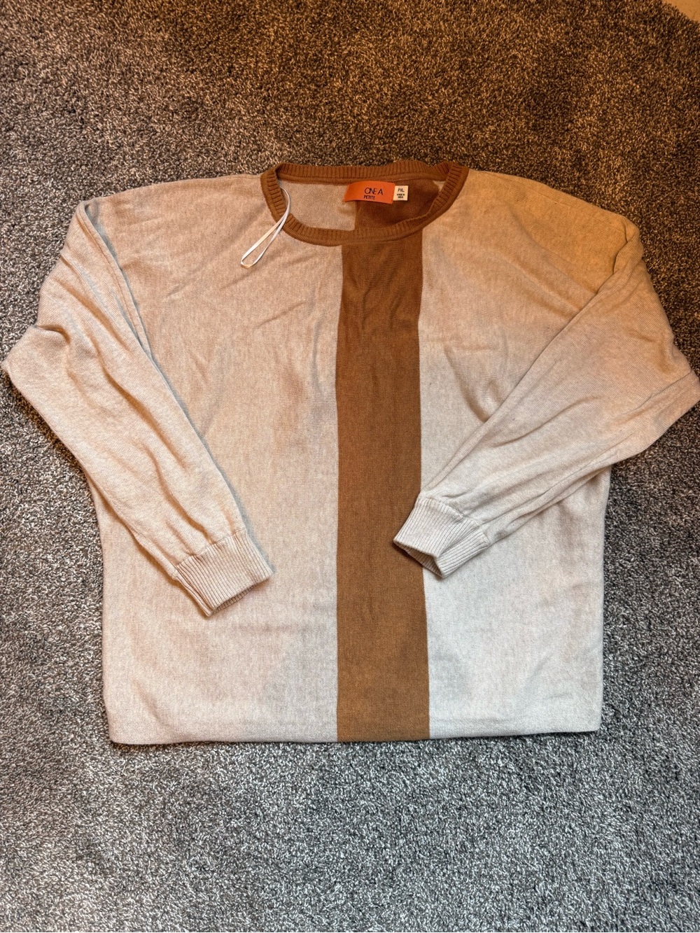 Two-Tone Crewneck Sweater in Light Gray and Brown